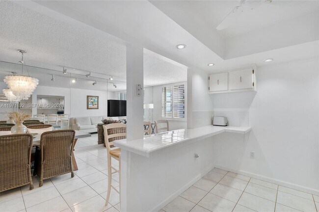 Foto del edificio - 9273 Collins Ave