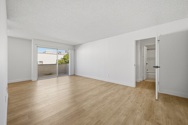 Building Photo - Felix