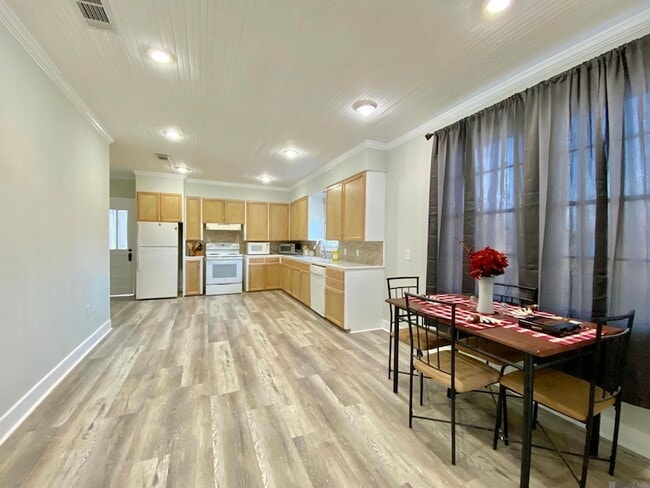 Building Photo - 14039 Young Rd