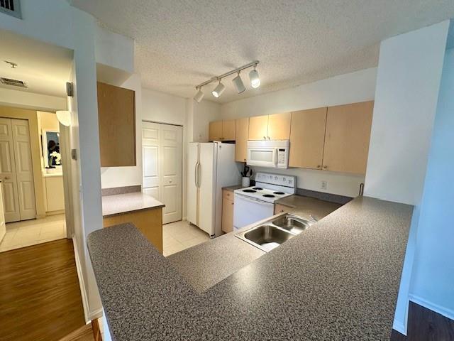 Foto del edificio - 7980 N Nob Hill Rd