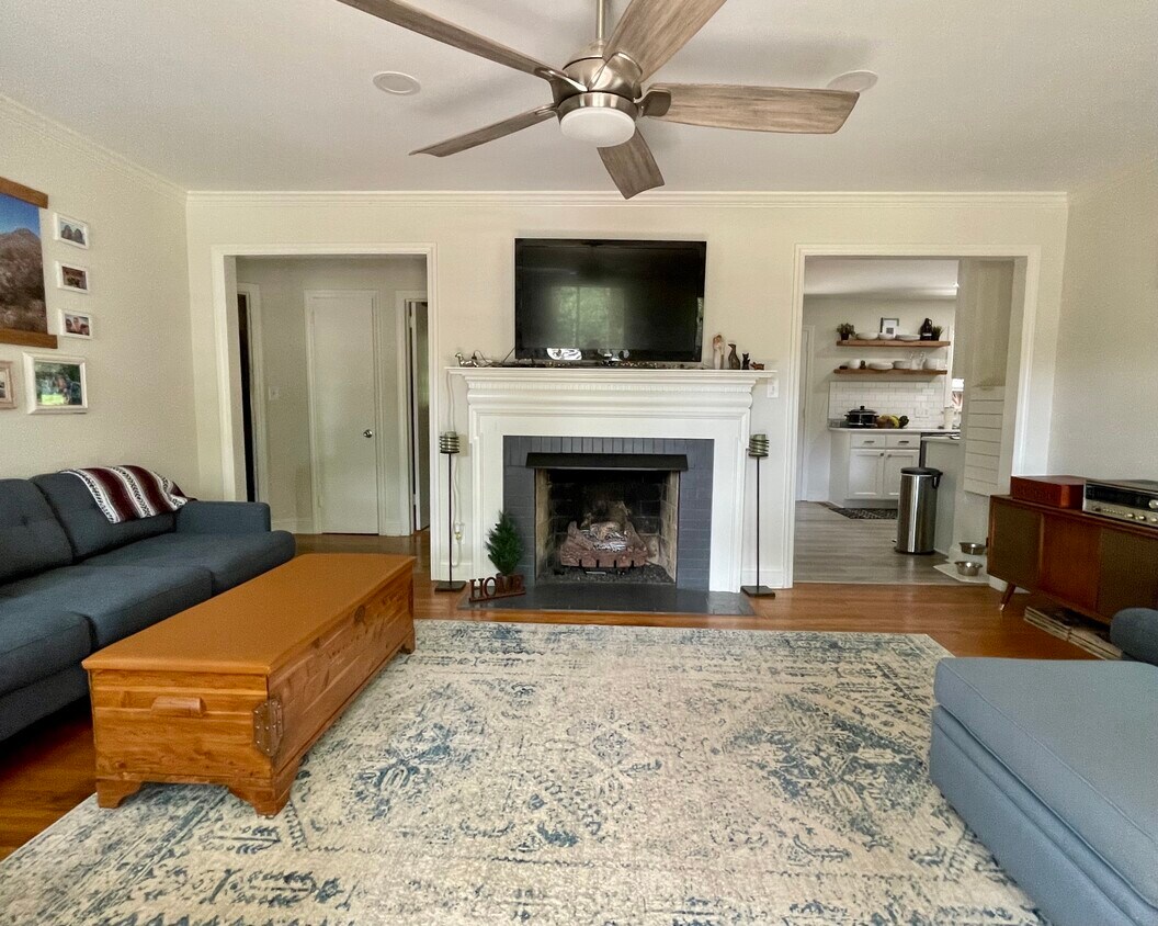 Foto principal - 3429 Gladstone St