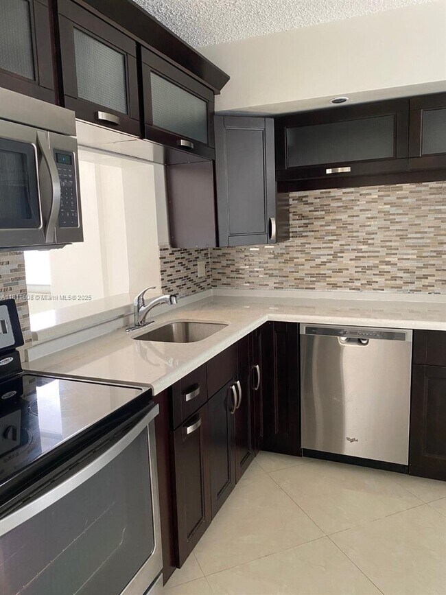 Foto del edificio - 3660 NE 166th St