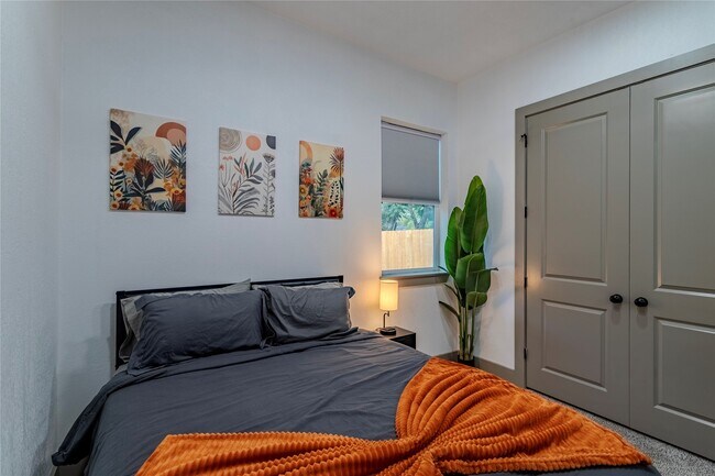 Foto del edificio - 5901 Crest Ct