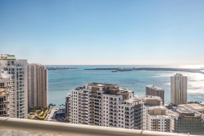 Foto del edificio - 465 Brickell Ave