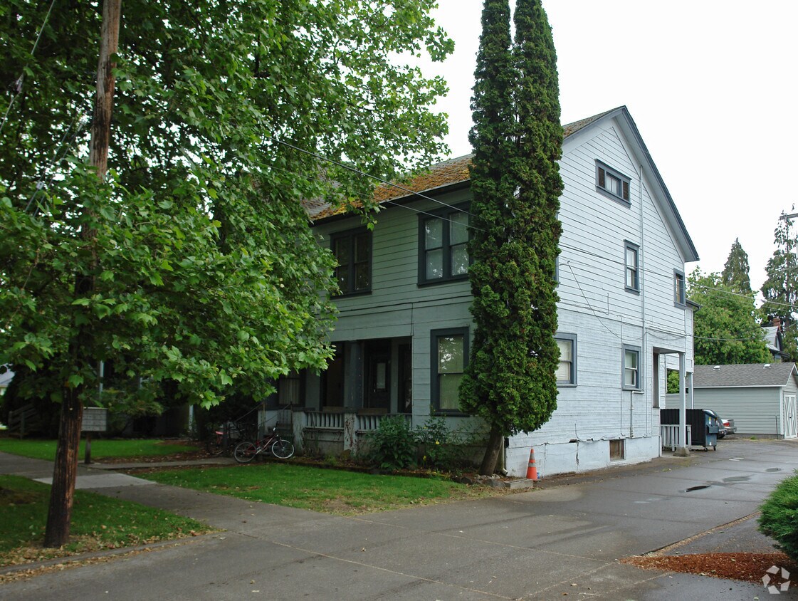 Building Photo - 659 SW Jefferson Ave