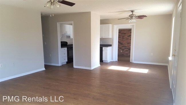 Building Photo - 4 br, 2 bath Room For Rent - 11 University Pl