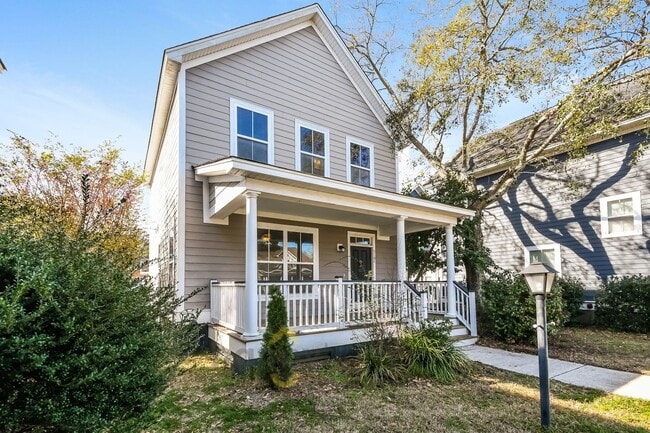 Modern 2x2.5 Living in the Heart of Park Circle - Modern 2x2.5 Living in the Heart of Park Circle House