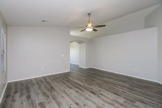 Foto del edificio - 5605 S 11th Pl