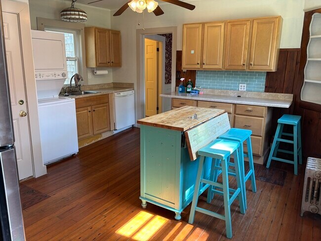 Foto del edificio - 96 White Horse Rd