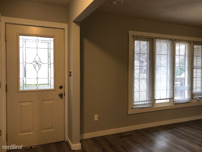 Building Photo - 3 br, 2 bath House - 732 E Jewett St