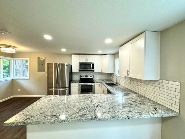 Building Photo - Seattle Gem: Modern 4-Bedroom Home with Lu...