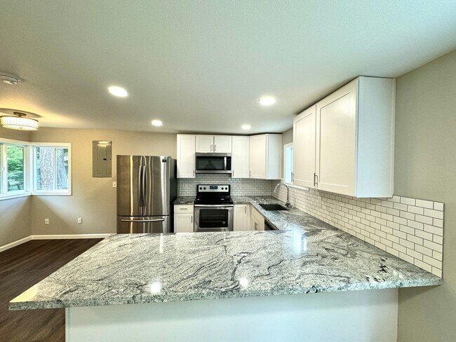 Foto del edificio - Seattle Gem: Modern 4-Bedroom Home with Lu...