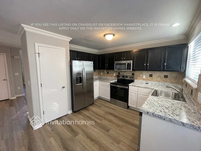 Building Photo - 4892 N Silverlace Dr