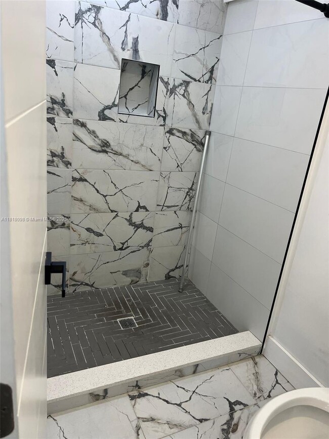 Foto del edificio - 453 NW 25th Ct