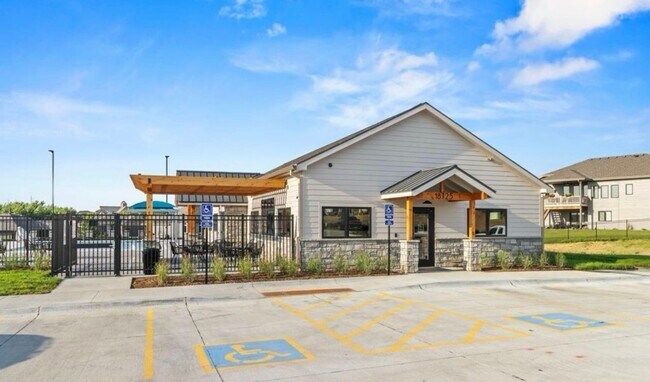 Building Photo - Beautiful 4 Bedroom, 3 Bathroom Home in El...