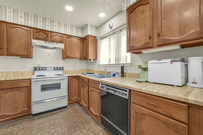 Building Photo - 16323 Summer Dawn Ln