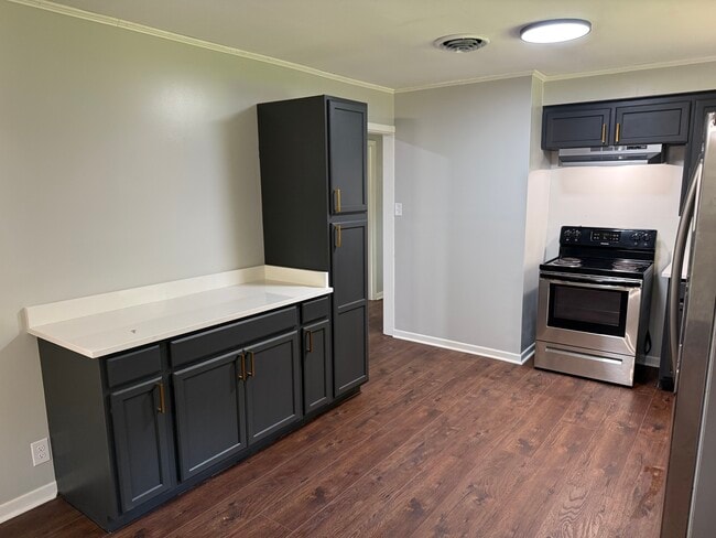 Building Photo - 3315 Robinhood Ln