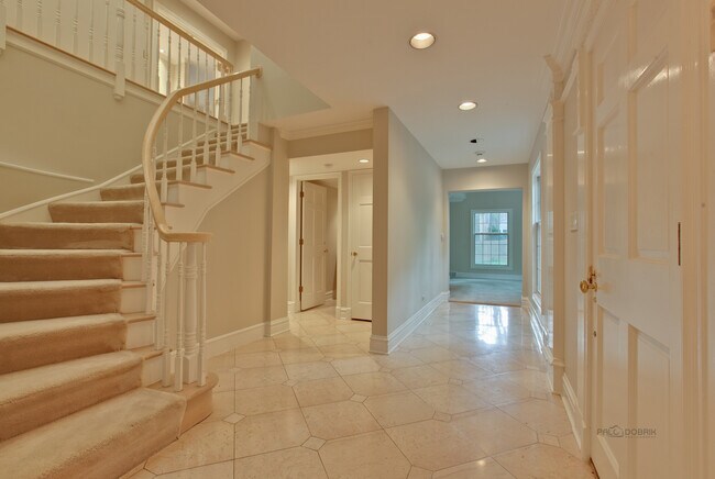 Foto del edificio - 427 N Sheridan Rd