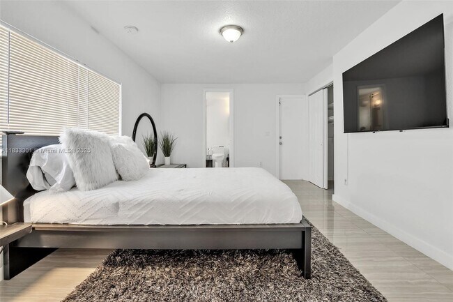 Foto del edificio - 2545 NE 214th St