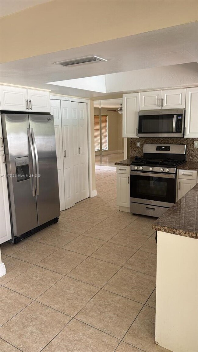 Foto del edificio - 8430 NW 25th Ct