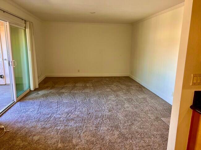 Foto del edificio - 8560 Via Mallorca