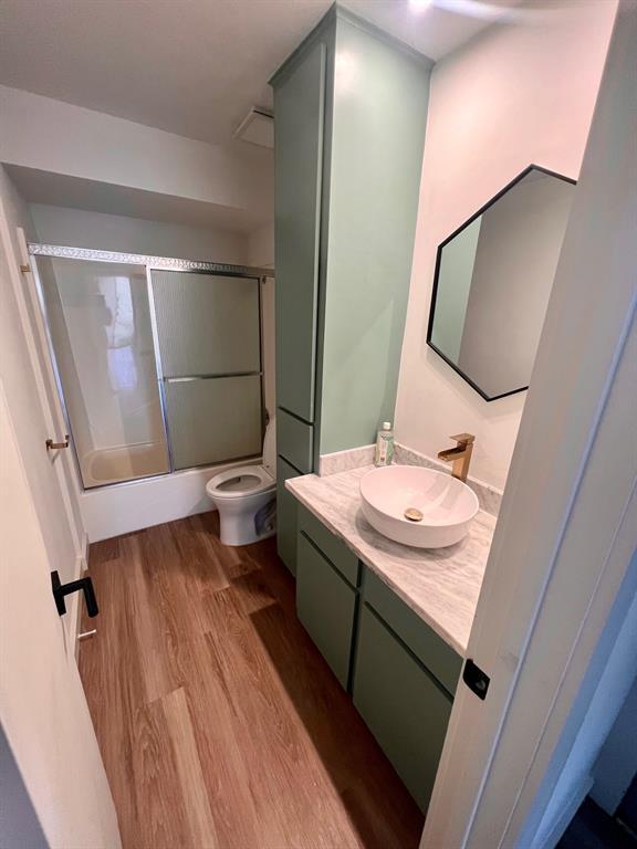 Foto del edificio - 5201 Woodlawn Pl