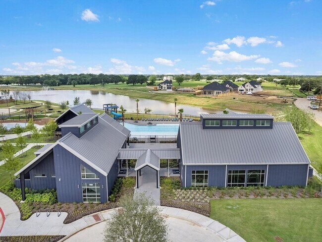 Building Photo - 7727 Pleasant Crst Dr