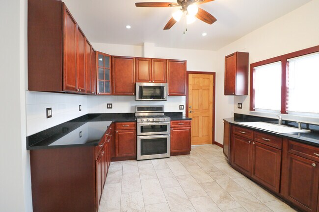 Building Photo - 127 Crary Ave