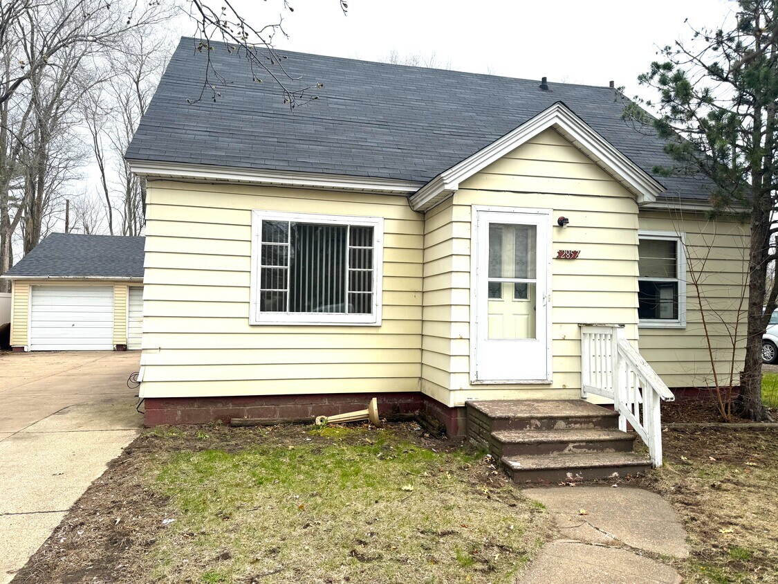 2857 Starr Ave Unit 1, Eau Claire, WI 54703 Apartments in Eau Claire