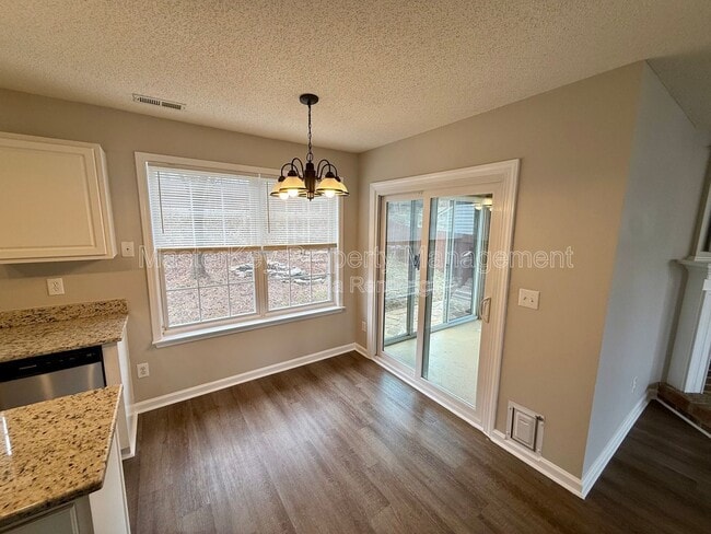 Foto del edificio - 110 Ridge Lake Dr