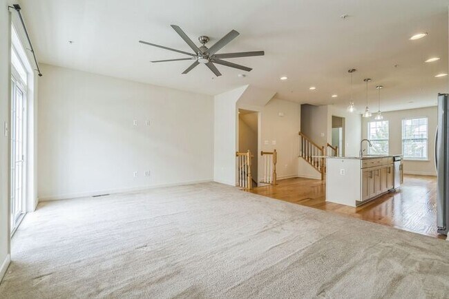 Foto del edificio - 9904 Wood Edge Wy