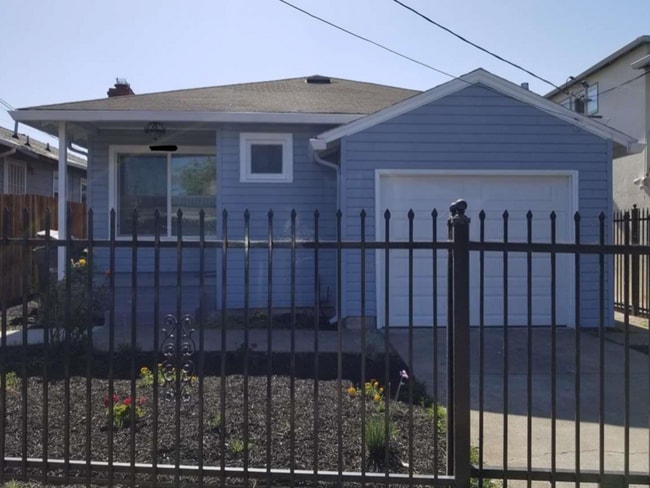 Building Photo - 2138 101st Ave