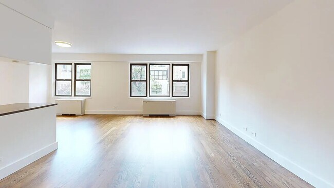 Building Photo - 220 E 63rd St