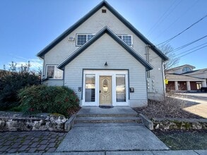 Building Photo - 407 Sycamore St