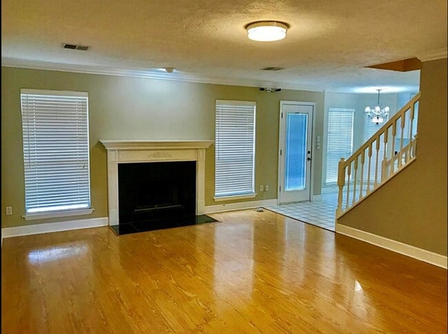 Chimenea de gas - 17414 Ivy Brook Ct