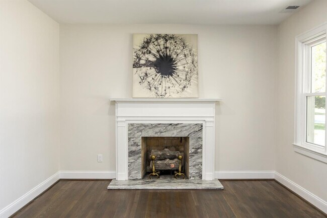 Foto del edificio - 564 Claymont Dr