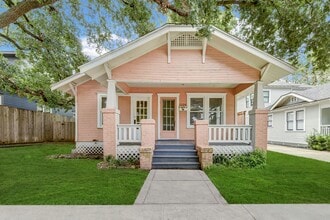 Building Photo - 1124 Algregg St