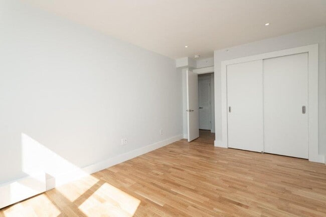 Interior Photo - 1410 Columbia