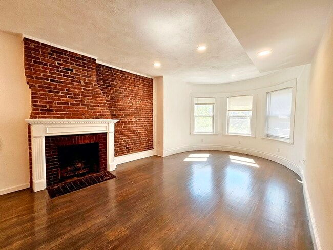 Building Photo - 1402 Beacon St