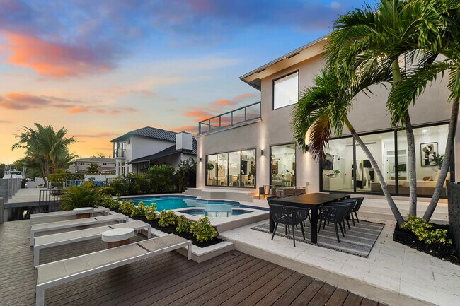Building Photo - 1308 Avocado Isle
