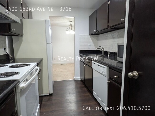 Building Photo - 1400 153rd Ave NE