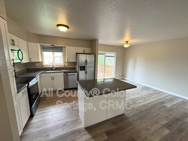 Building Photo - 1480 Hiawatha Dr
