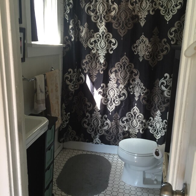 Bathroom - 1453 Echo Park Avenue