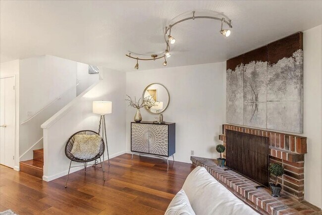 Building Photo - Bright Campbell Condo with Vaulted Ceilings & Private Balconies