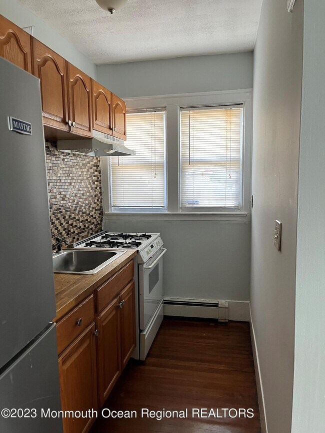 Building Photo - 401 3rd Ave