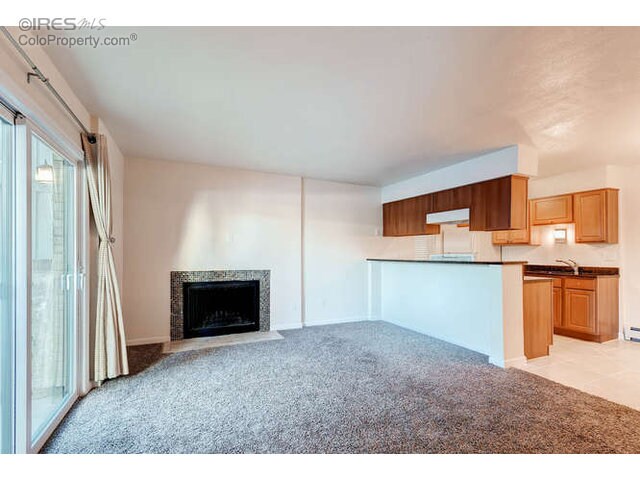 Sala de estar 2 - 695 Manhattan Drive