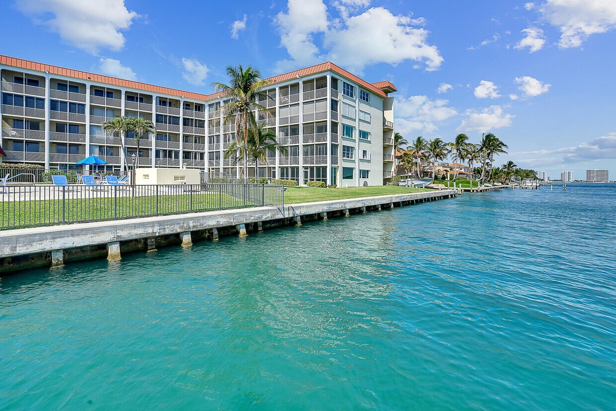 Primary Photo - 105 Paradise Harbour Blvd