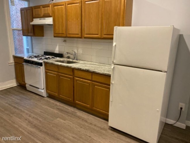 Building Photo - 2 br, 1 bath Apartment - 247 W Berkley St
