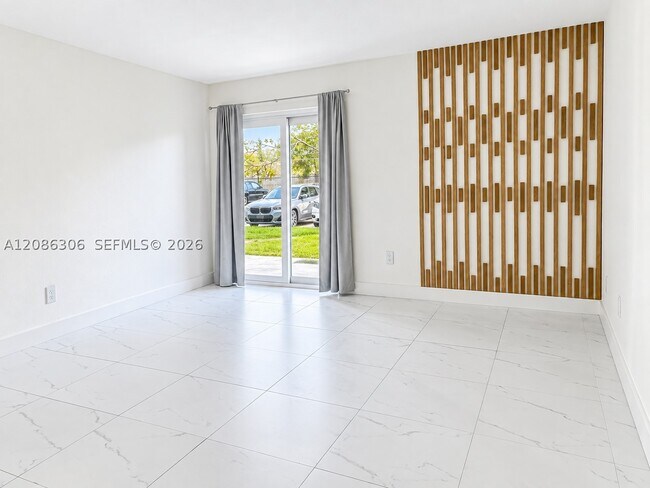 Foto del edificio - 9353 Fontainebleau Blvd