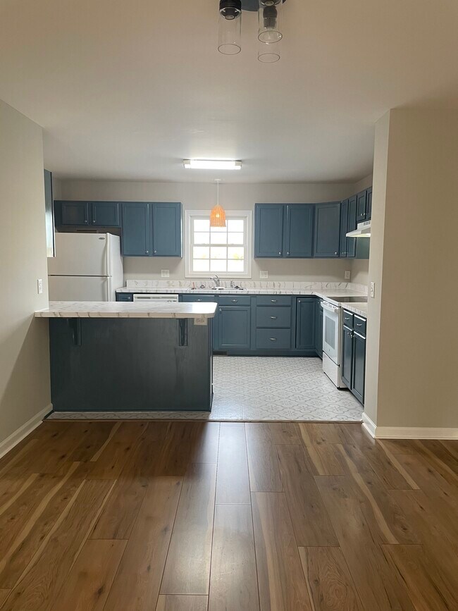 Large kitchen with island seating. - 131 Pine Ridge Ct